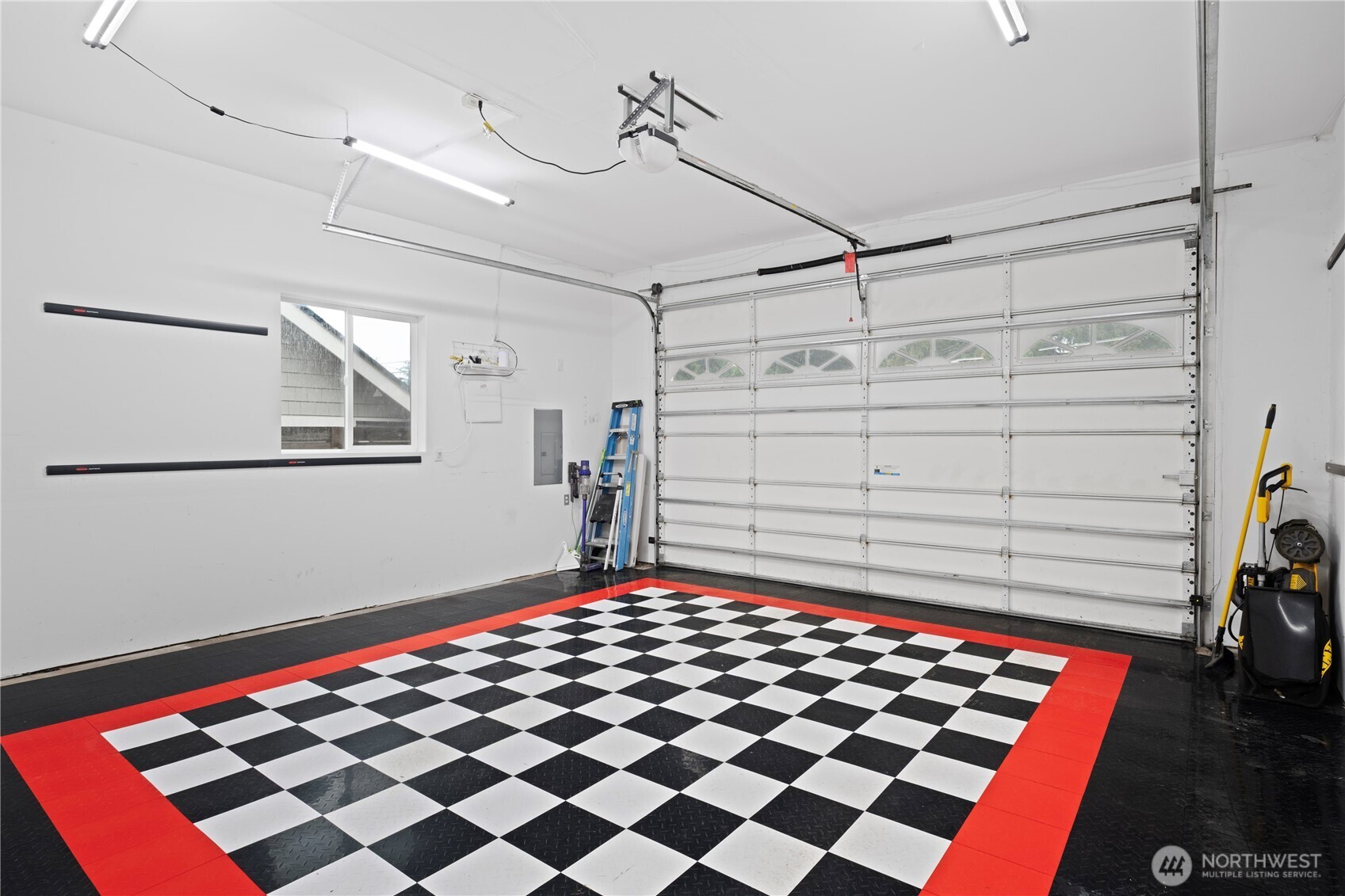 12411 NE 108th Place , Kirkland, WA 98033-4654