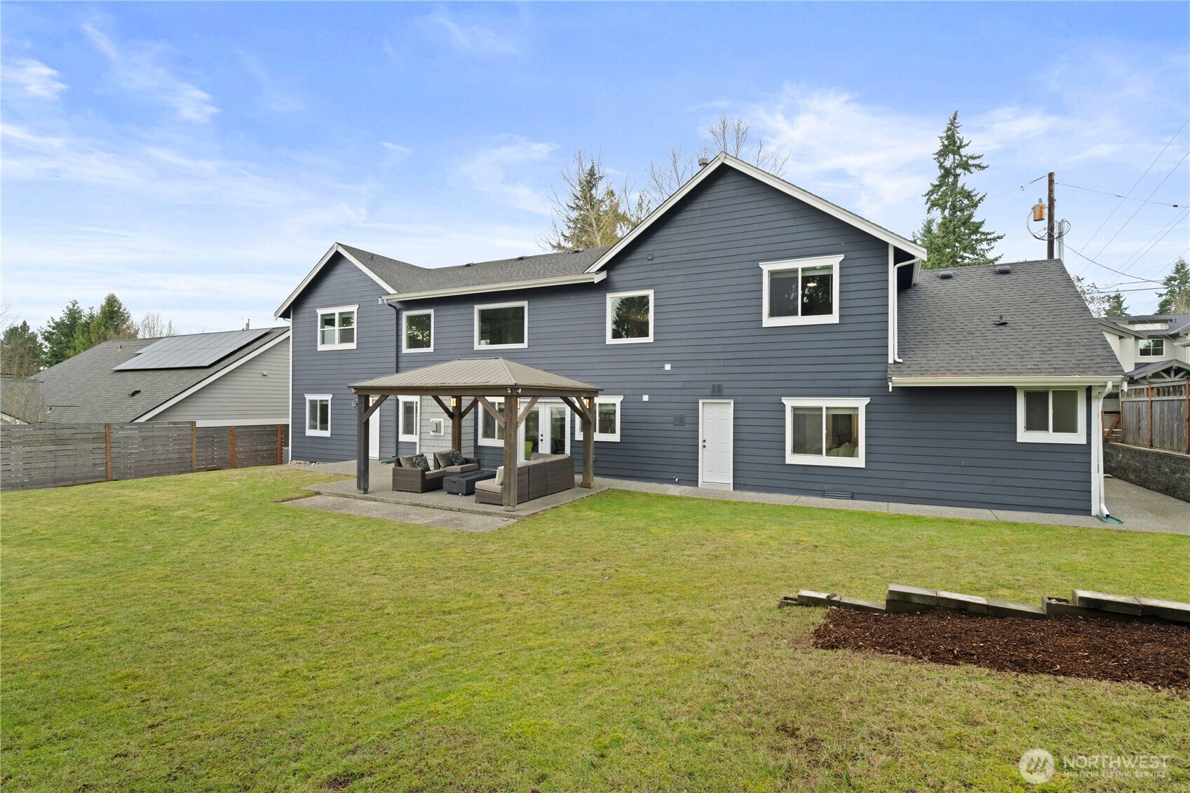 12411 NE 108th Place , Kirkland, WA 98033-4654