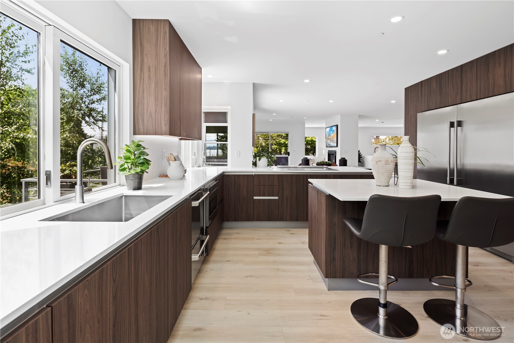 6304 Lakeview Drive , Kirkland, WA 98033