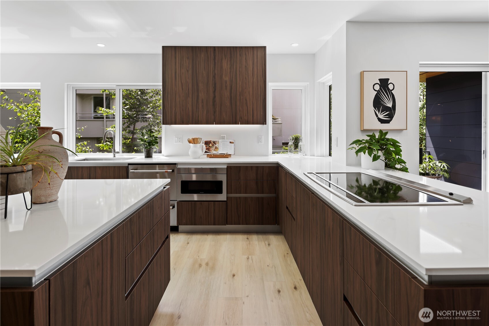 6304 Lakeview Drive , Kirkland, WA 98033