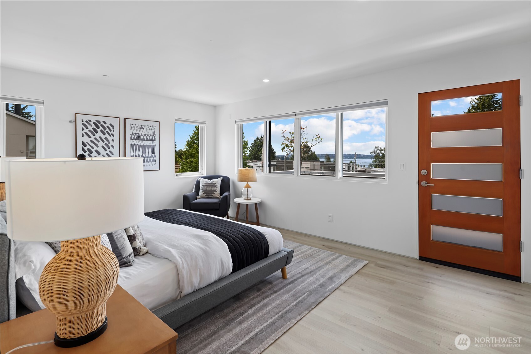 6304 Lakeview Drive , Kirkland, WA 98033