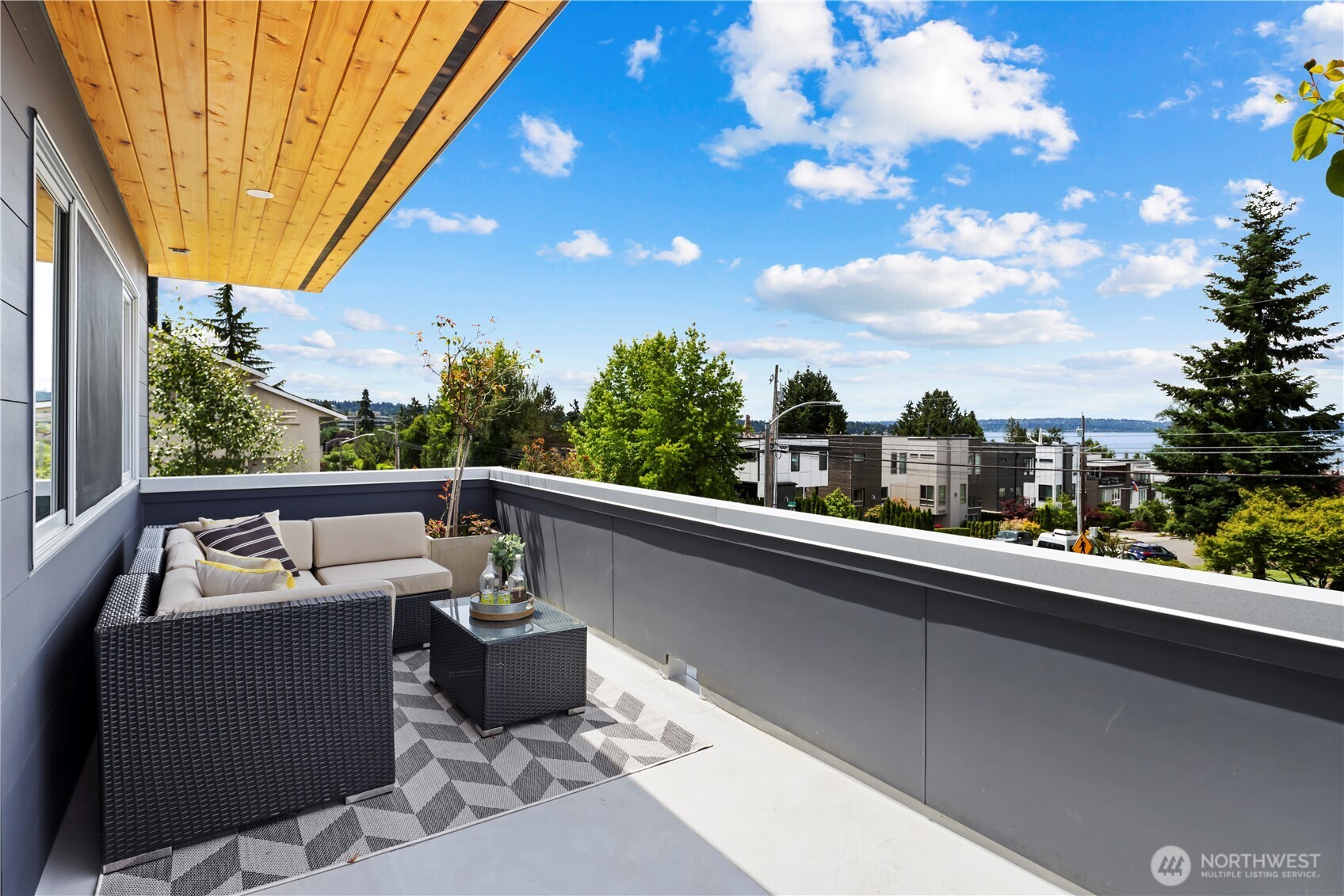 6304 Lakeview Drive , Kirkland, WA 98033