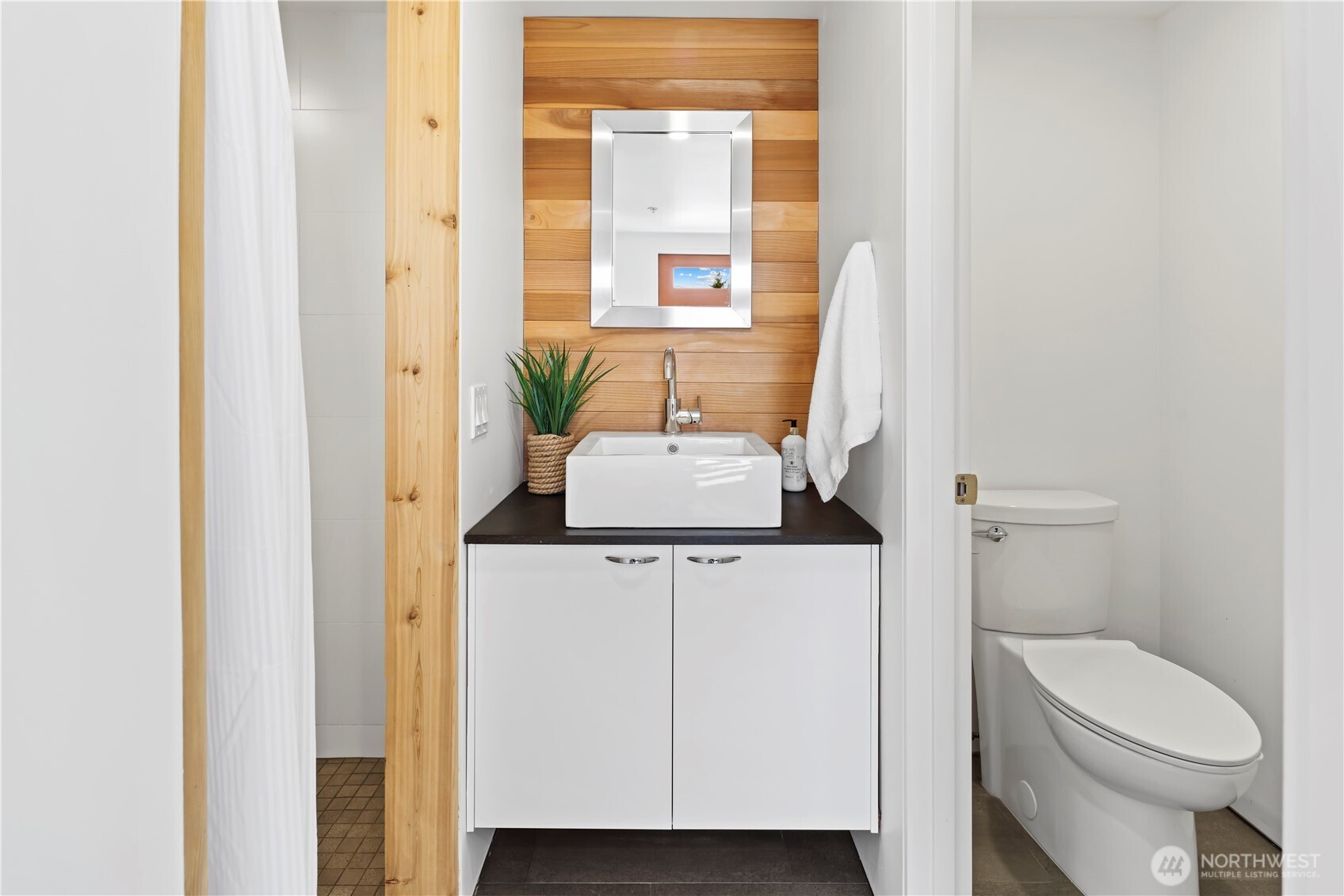 6304 Lakeview Drive , Kirkland, WA 98033