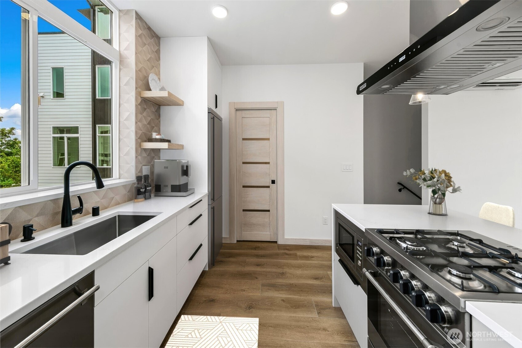 7560 43rd Avenue S, Seattle, WA 98118