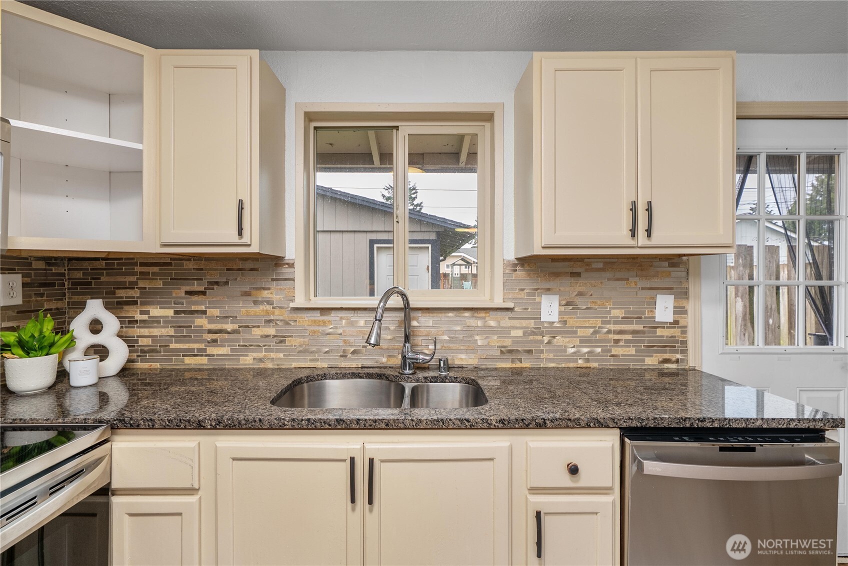 6621 S Pine Street , Tacoma, WA 98409