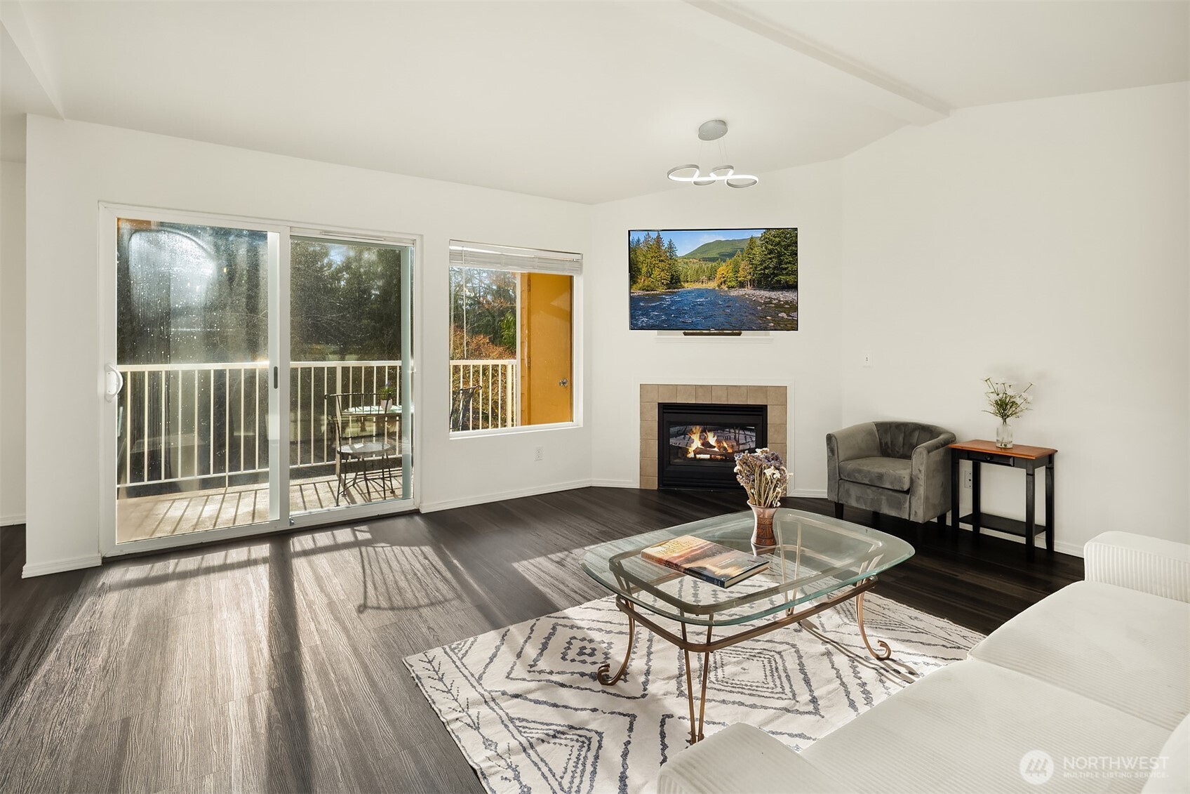 710 240th Way SE #J302, Sammamish, WA 98074