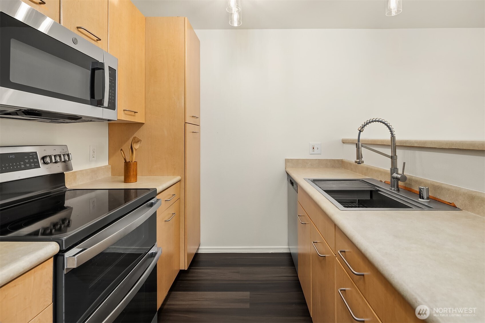 710 240th Way SE #J302, Sammamish, WA 98074