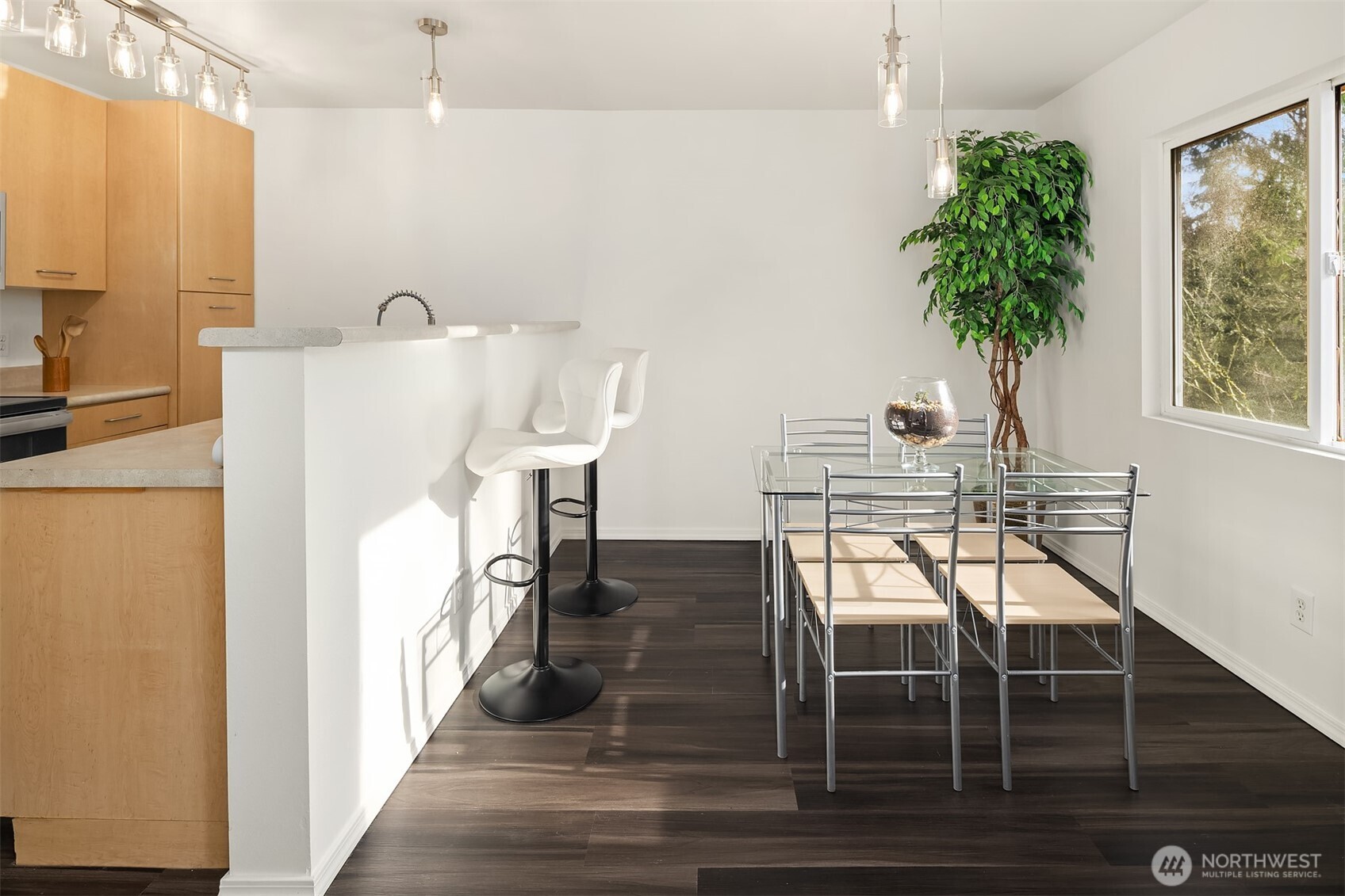 710 240th Way SE #J302, Sammamish, WA 98074