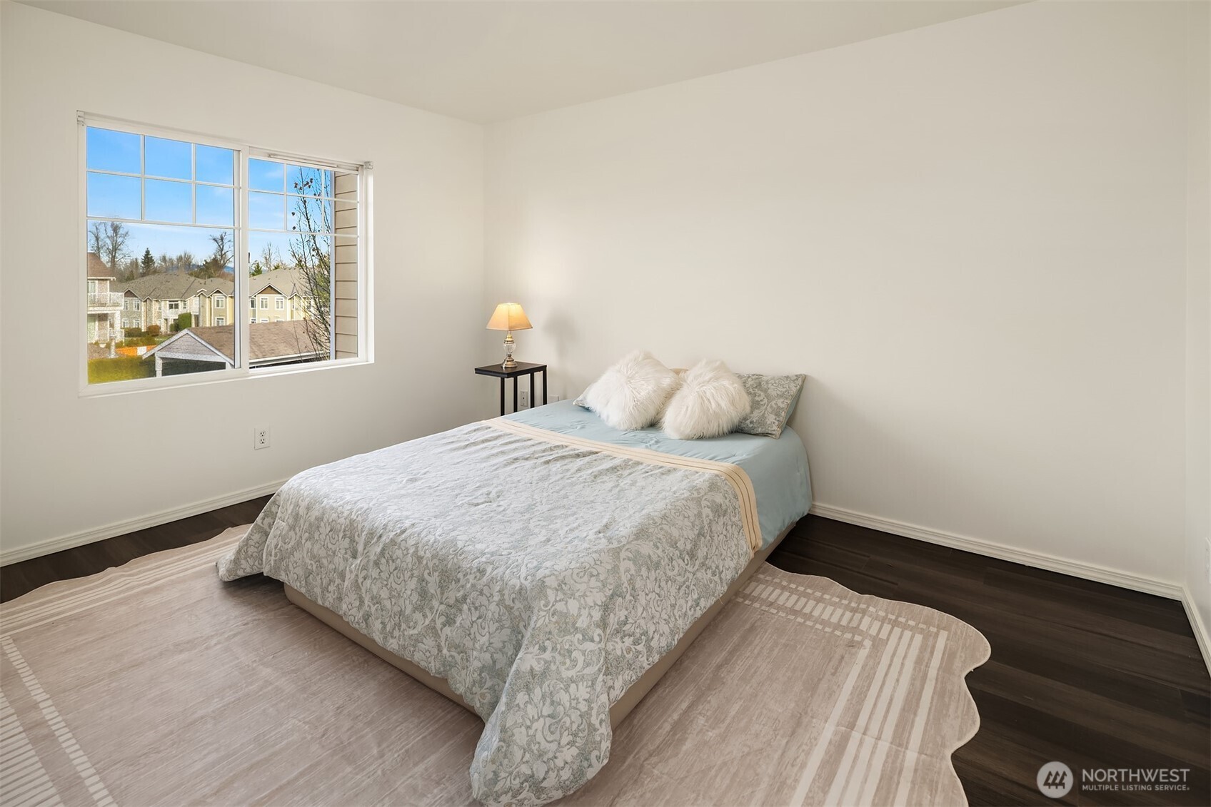 710 240th Way SE #J302, Sammamish, WA 98074