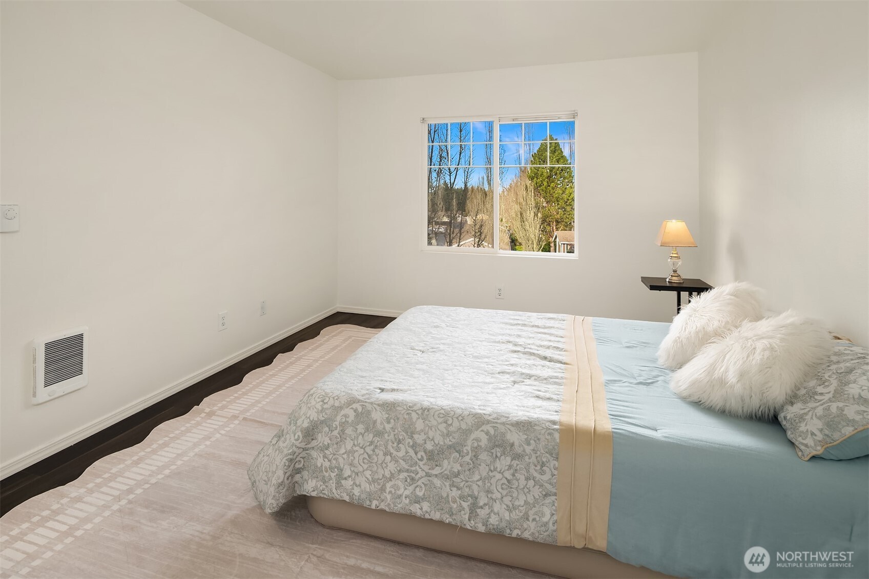 710 240th Way SE #J302, Sammamish, WA 98074