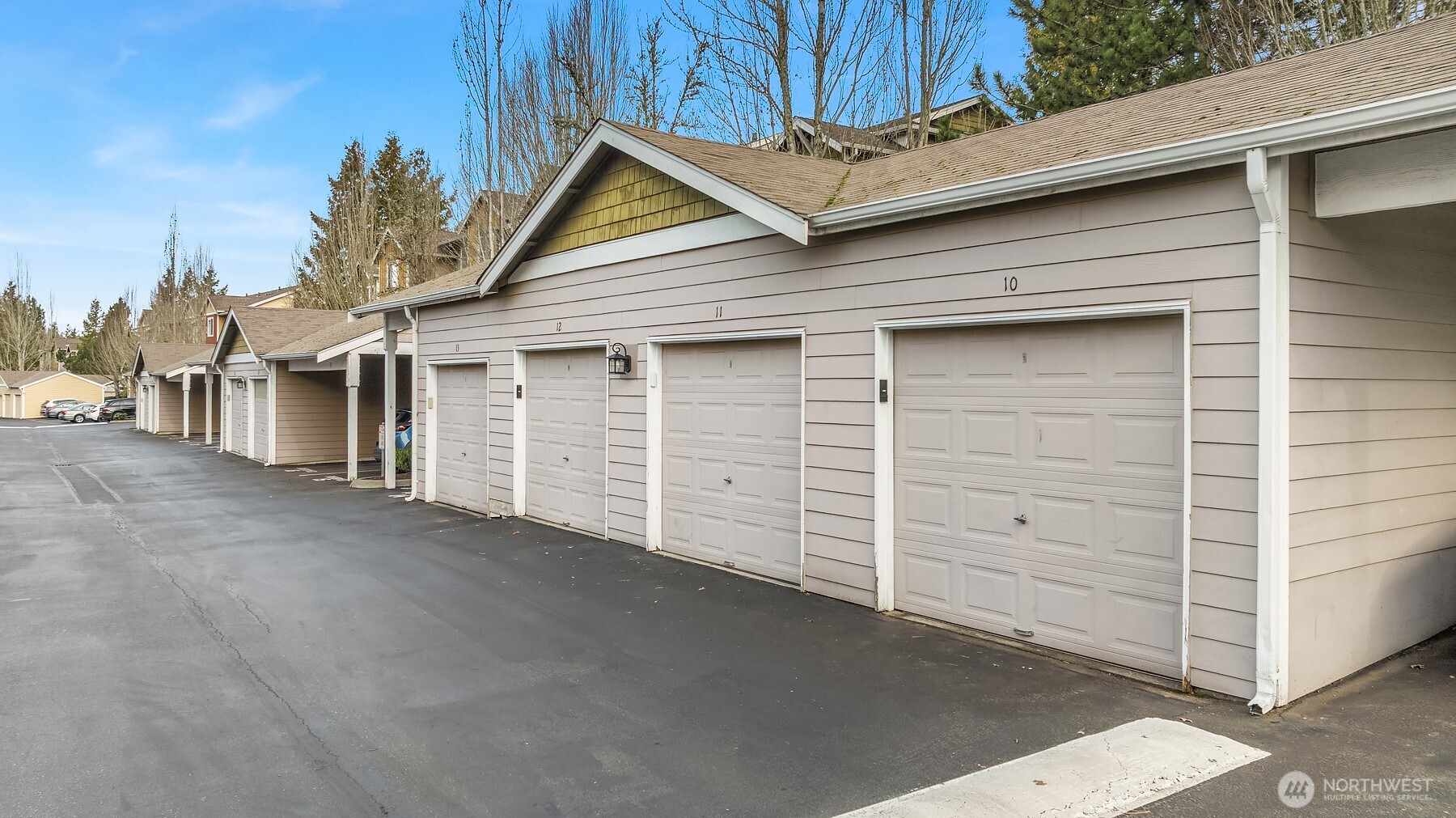 710 240th Way SE #J302, Sammamish, WA 98074