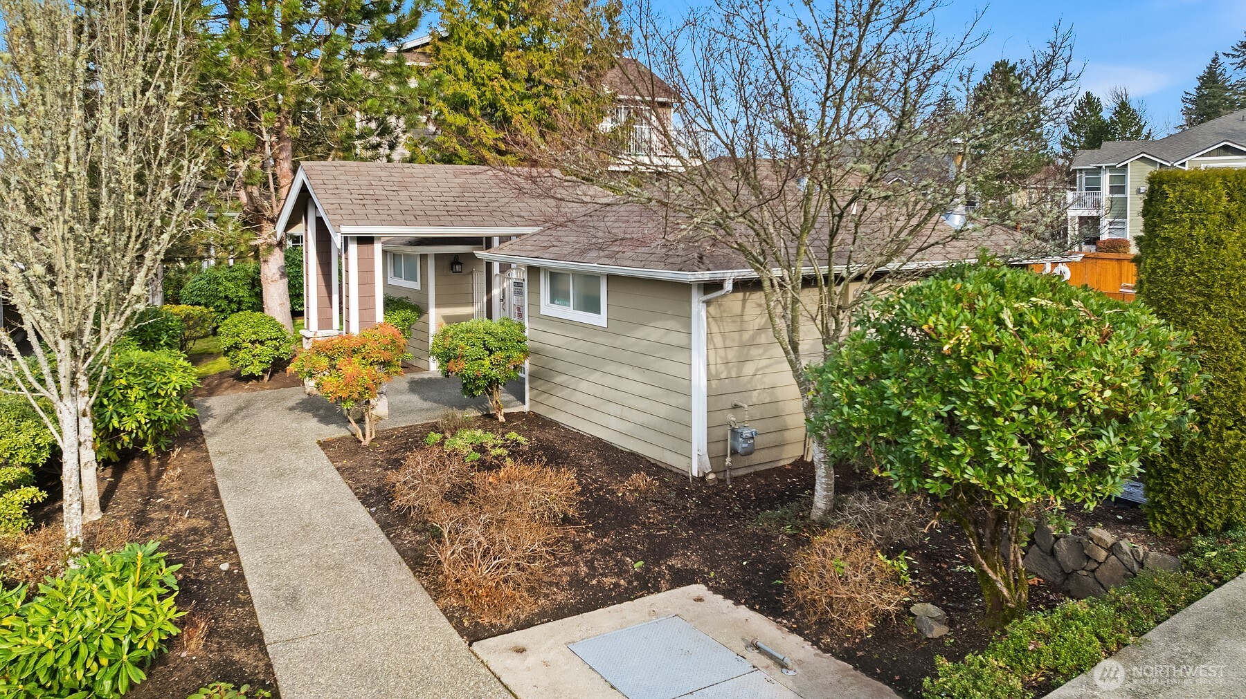 710 240th Way SE #J302, Sammamish, WA 98074