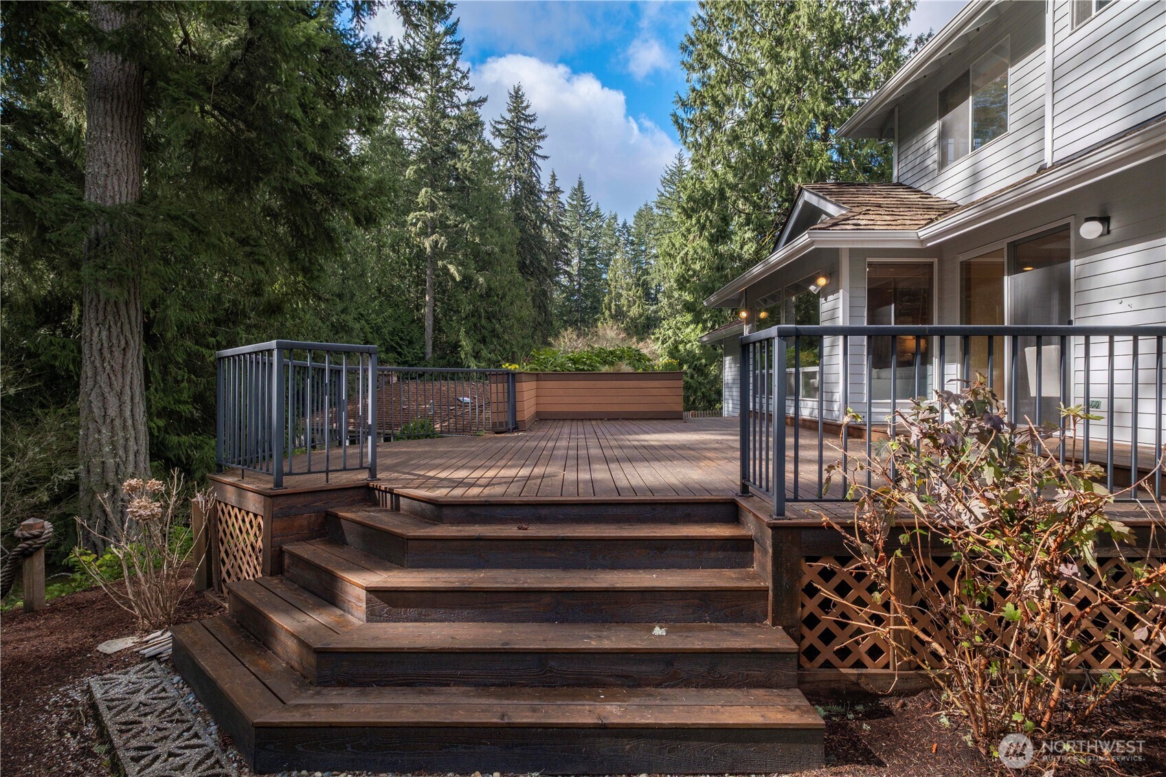 24229 NE 7th Place , Sammamish, WA 98074-3627