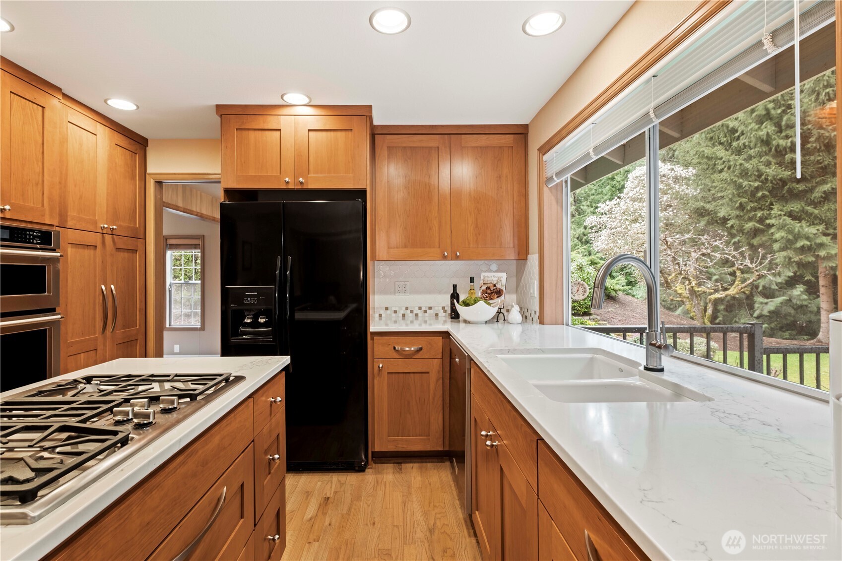 24229 NE 7th Place , Sammamish, WA 98074-3627