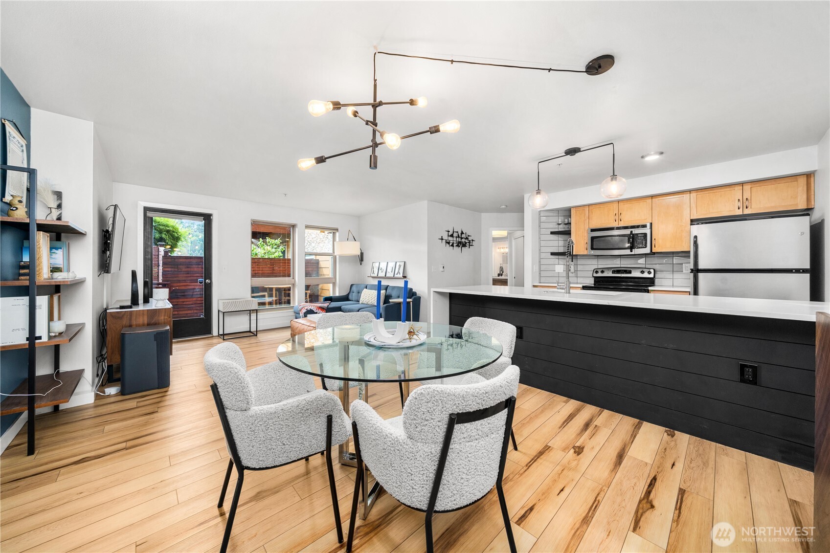 827 Hiawatha Place S #204, Seattle, WA 98144