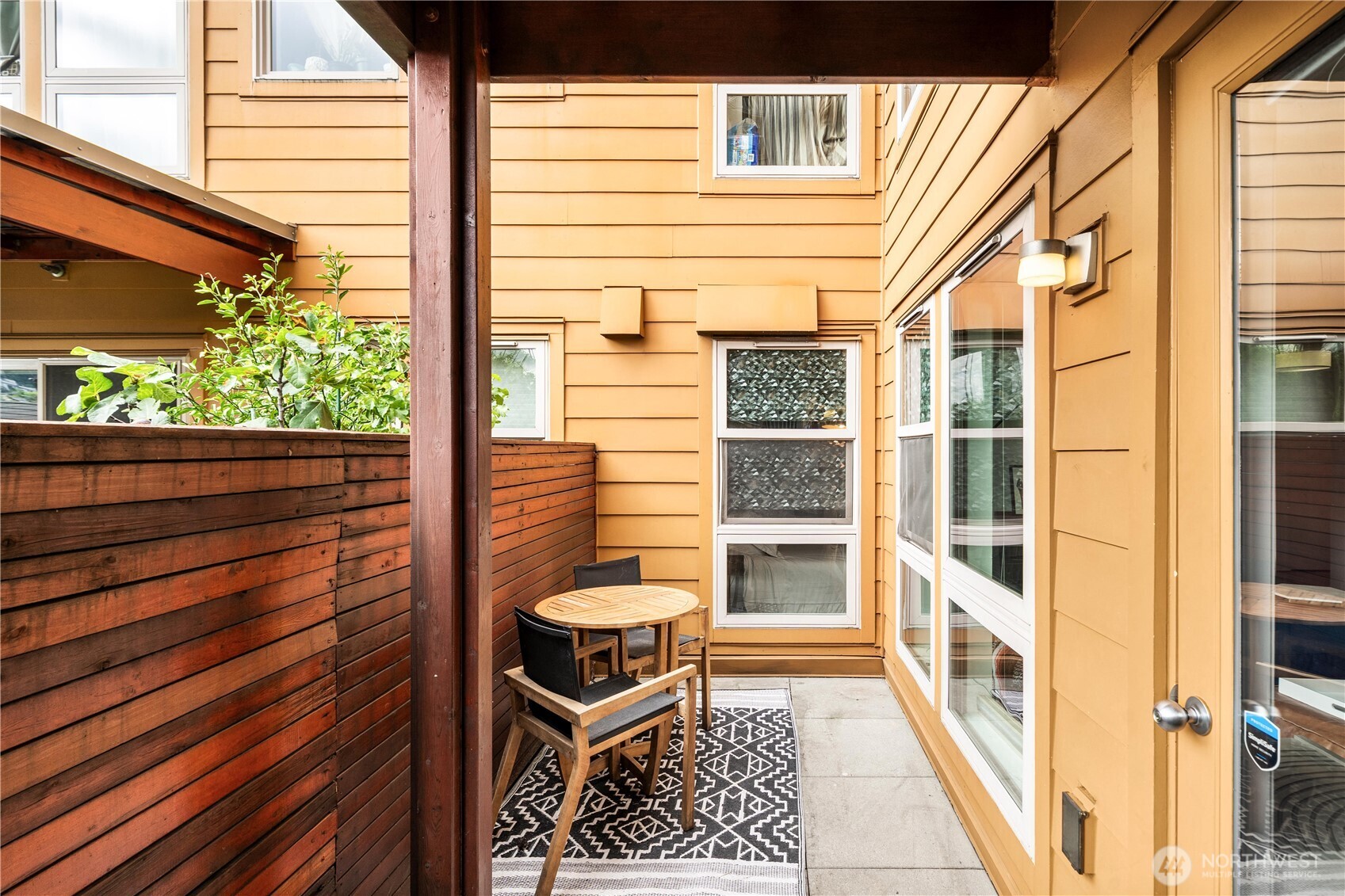 827 Hiawatha Place S #204, Seattle, WA 98144