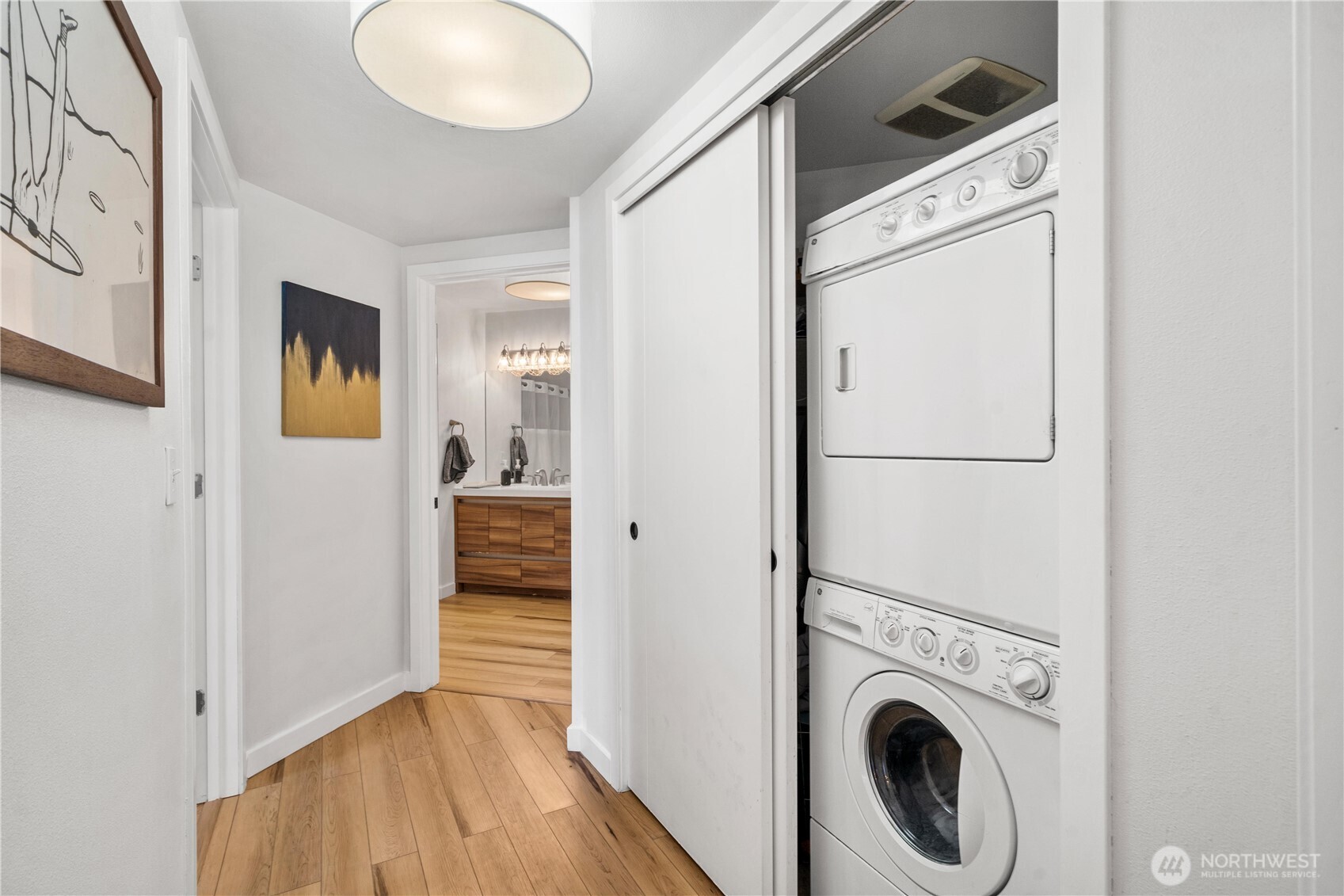 827 Hiawatha Place S #204, Seattle, WA 98144