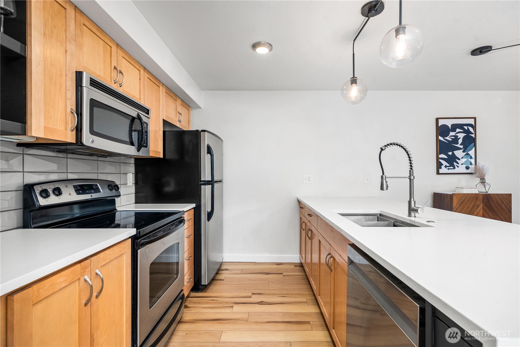 827 Hiawatha Place S #204, Seattle, WA 98144