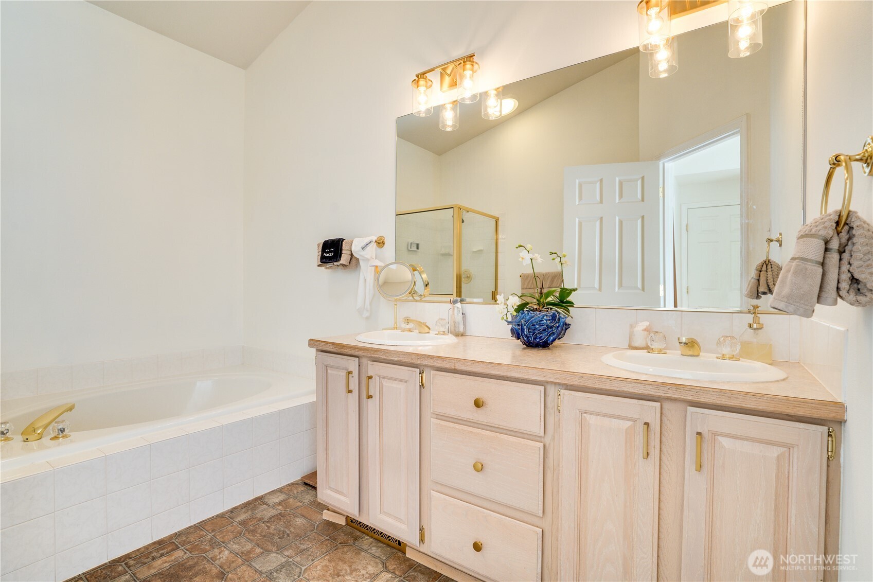 33 Lakewood Oaks Drive SW, Lakewood, WA 98499