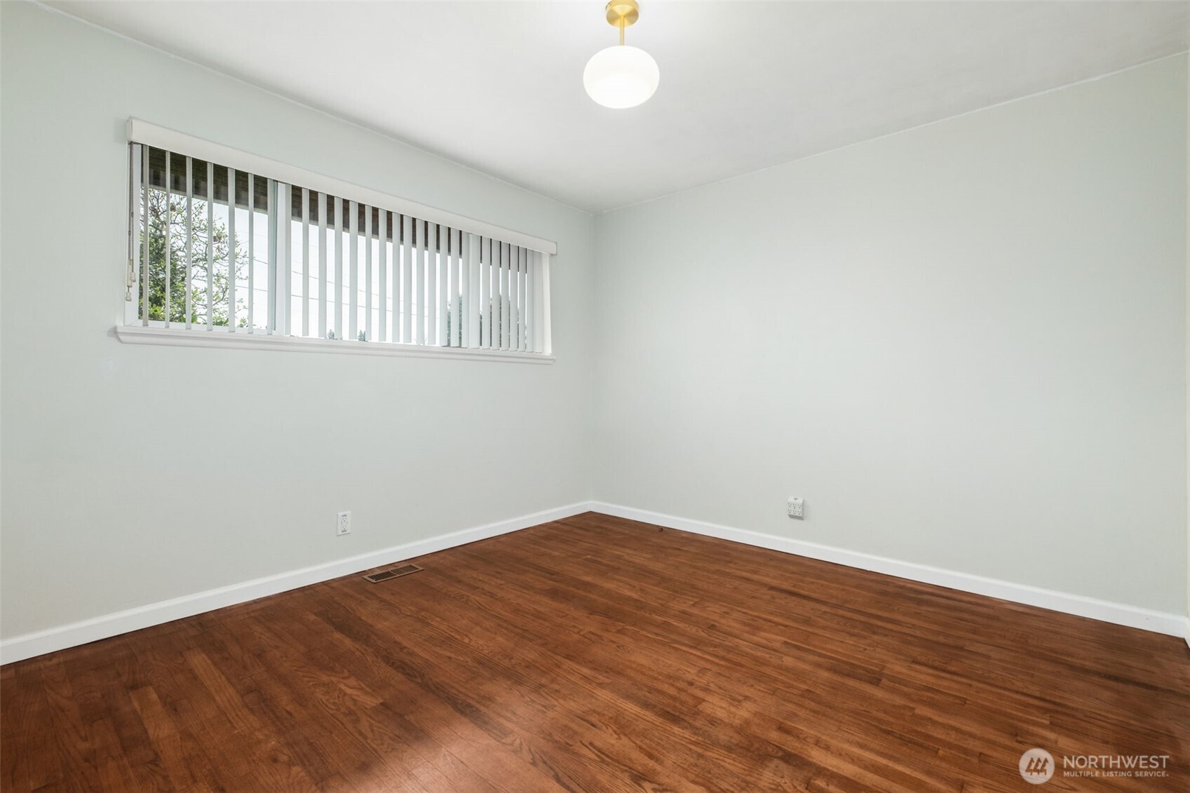 14204 12th Avenue SW, Burien, WA 98166