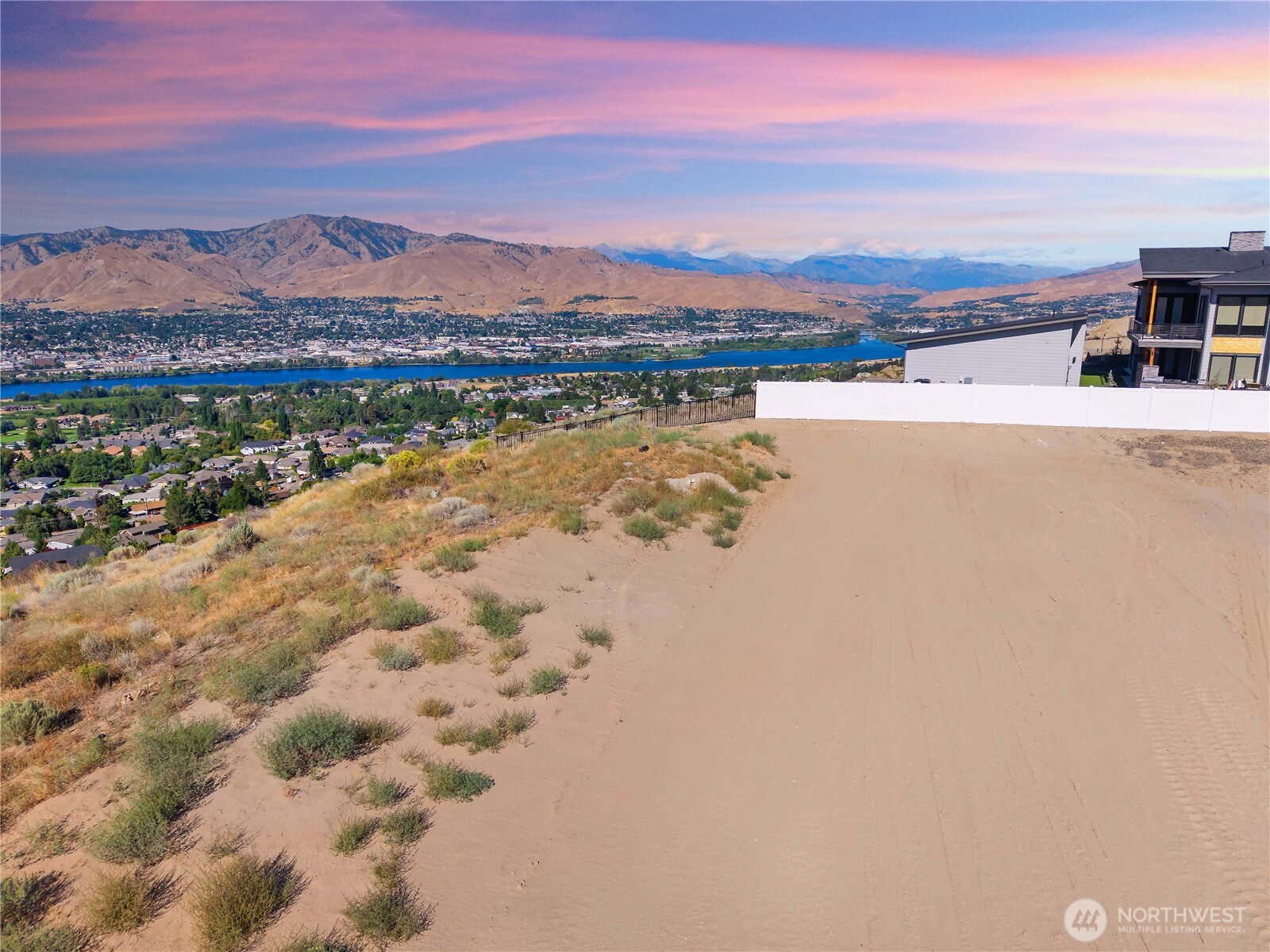 760 NE Tyler Place , East Wenatchee, WA 98802