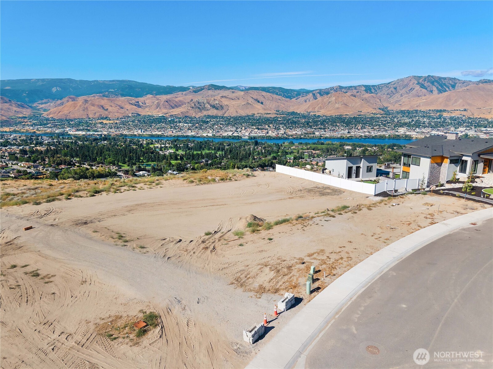 760 NE Tyler Place , East Wenatchee, WA 98802