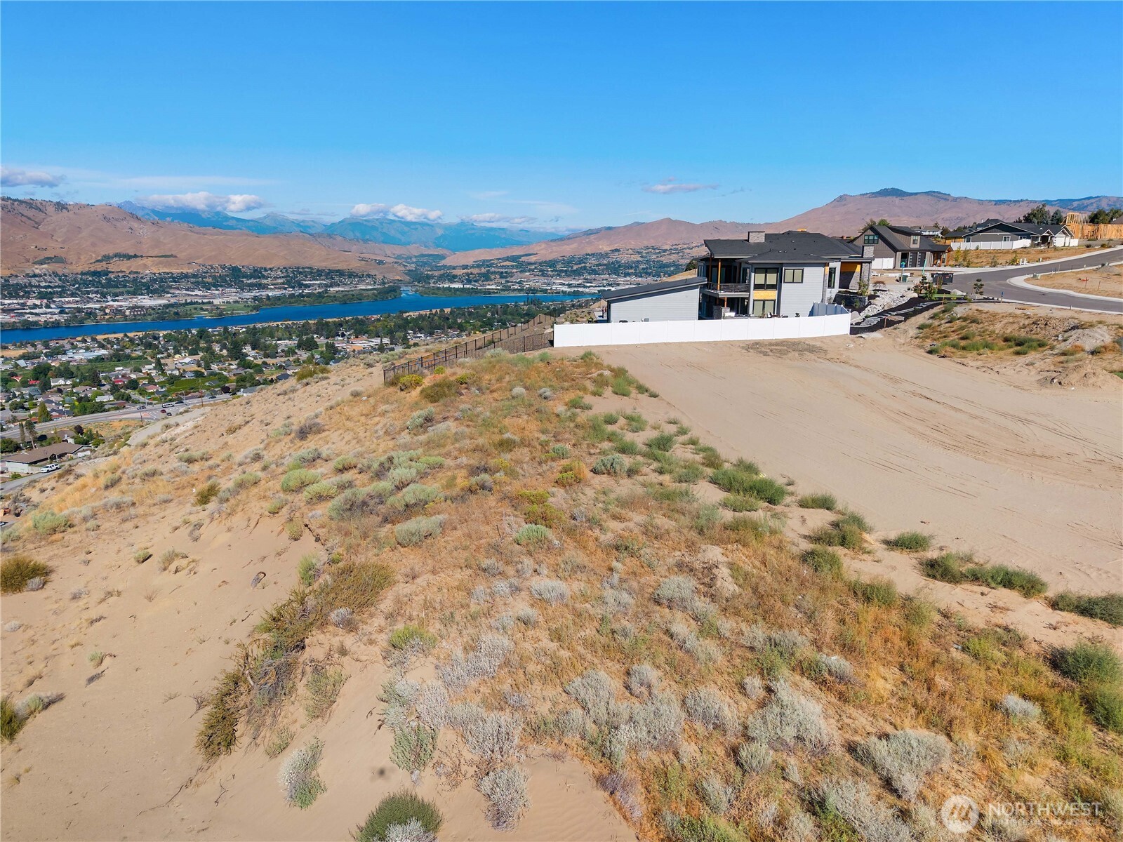 760 NE Tyler Place , East Wenatchee, WA 98802