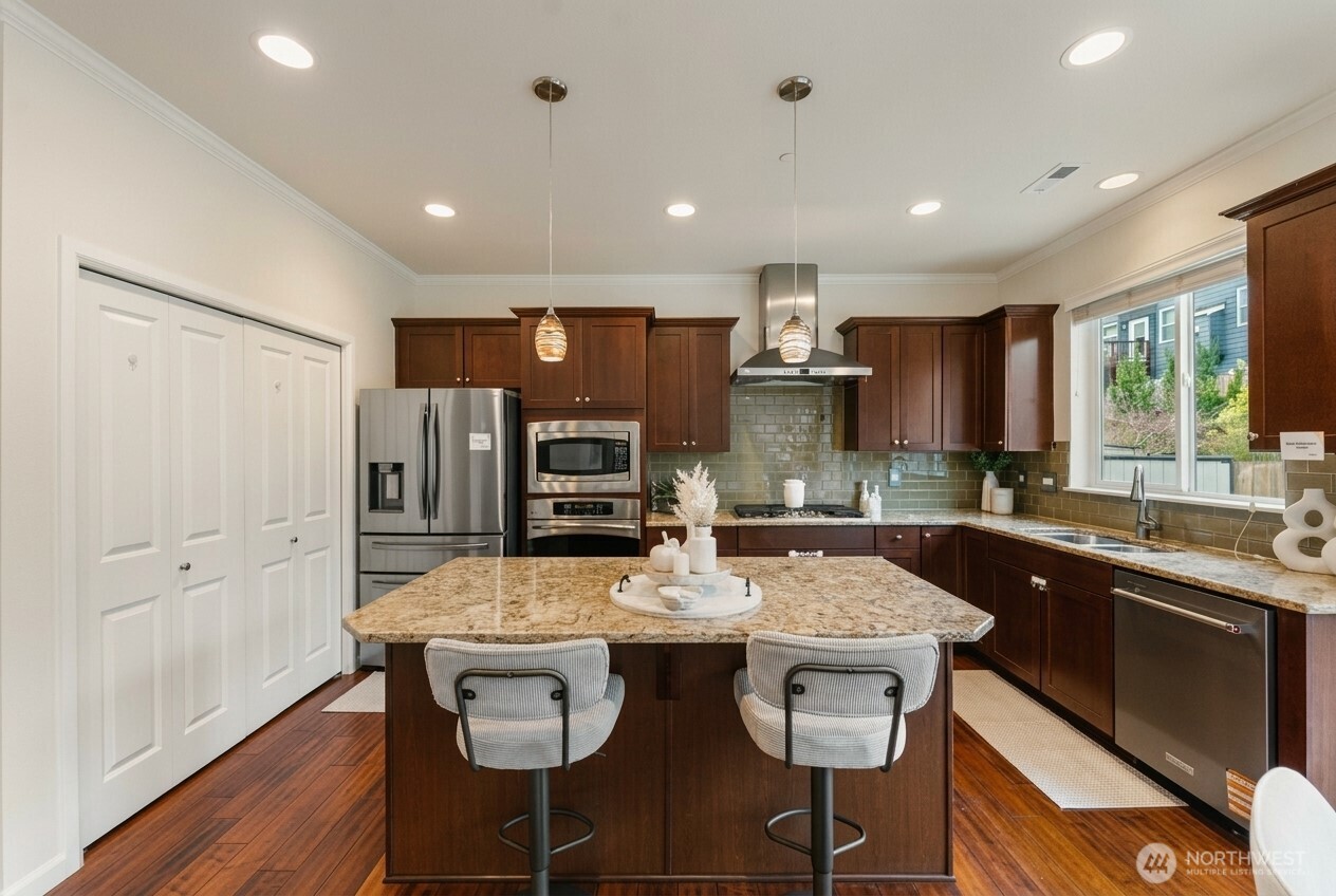 7640 NE 195th Street , Kenmore, WA 98028