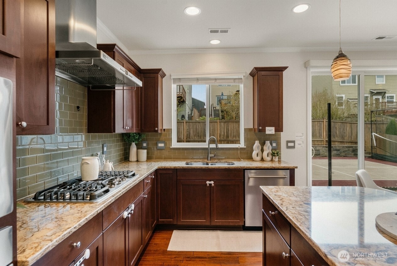 7640 NE 195th Street , Kenmore, WA 98028