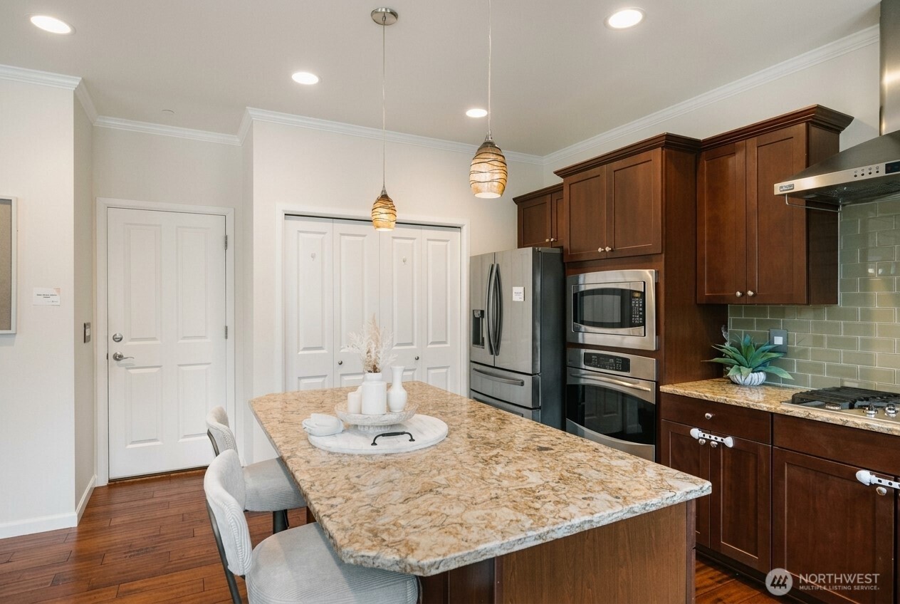 7640 NE 195th Street , Kenmore, WA 98028