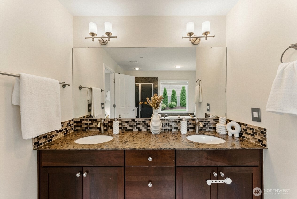 7640 NE 195th Street , Kenmore, WA 98028