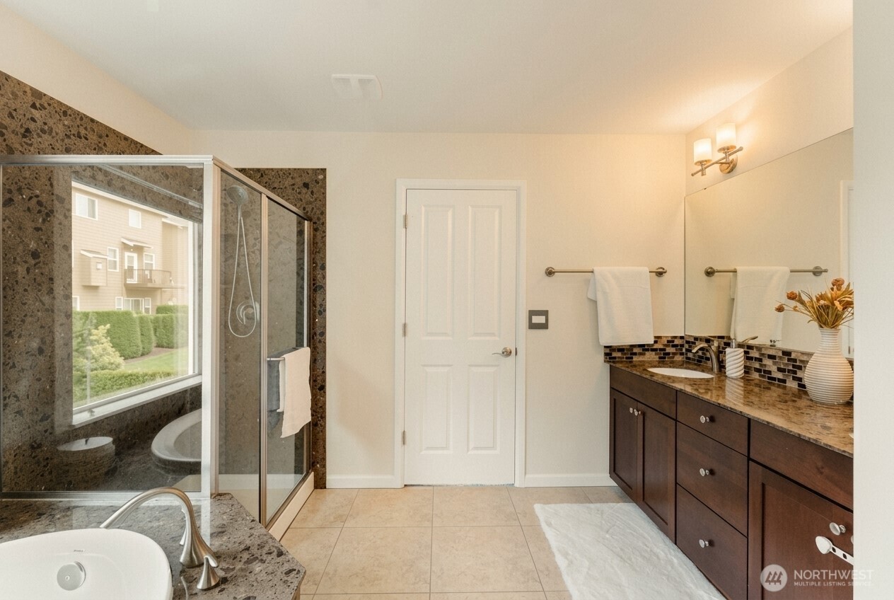 7640 NE 195th Street , Kenmore, WA 98028