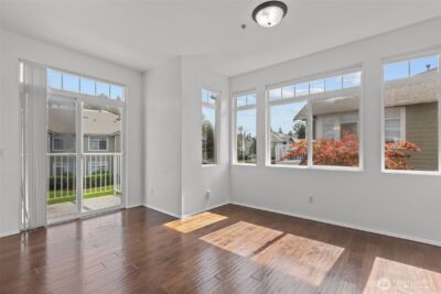 535 241st Lane SE, Sammamish, WA 98074 - Photo 4