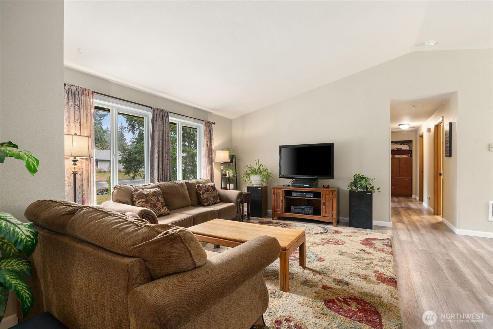 681 E Oak Park Way , Shelton, WA 98584