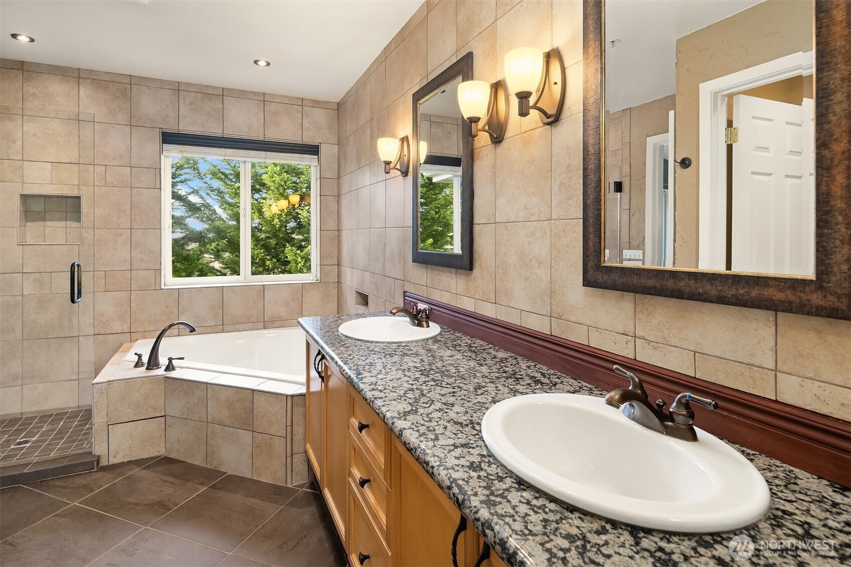 12113 NE 172nd Place #J202, Bothell, WA 98011