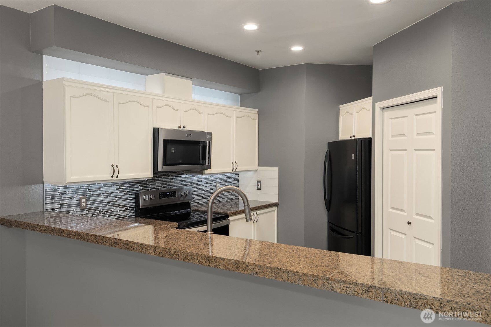 12113 NE 172nd Place #J202, Bothell, WA 98011