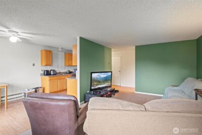 13215 35th Avenue NE, Seattle, WA 98125 - Photo 3