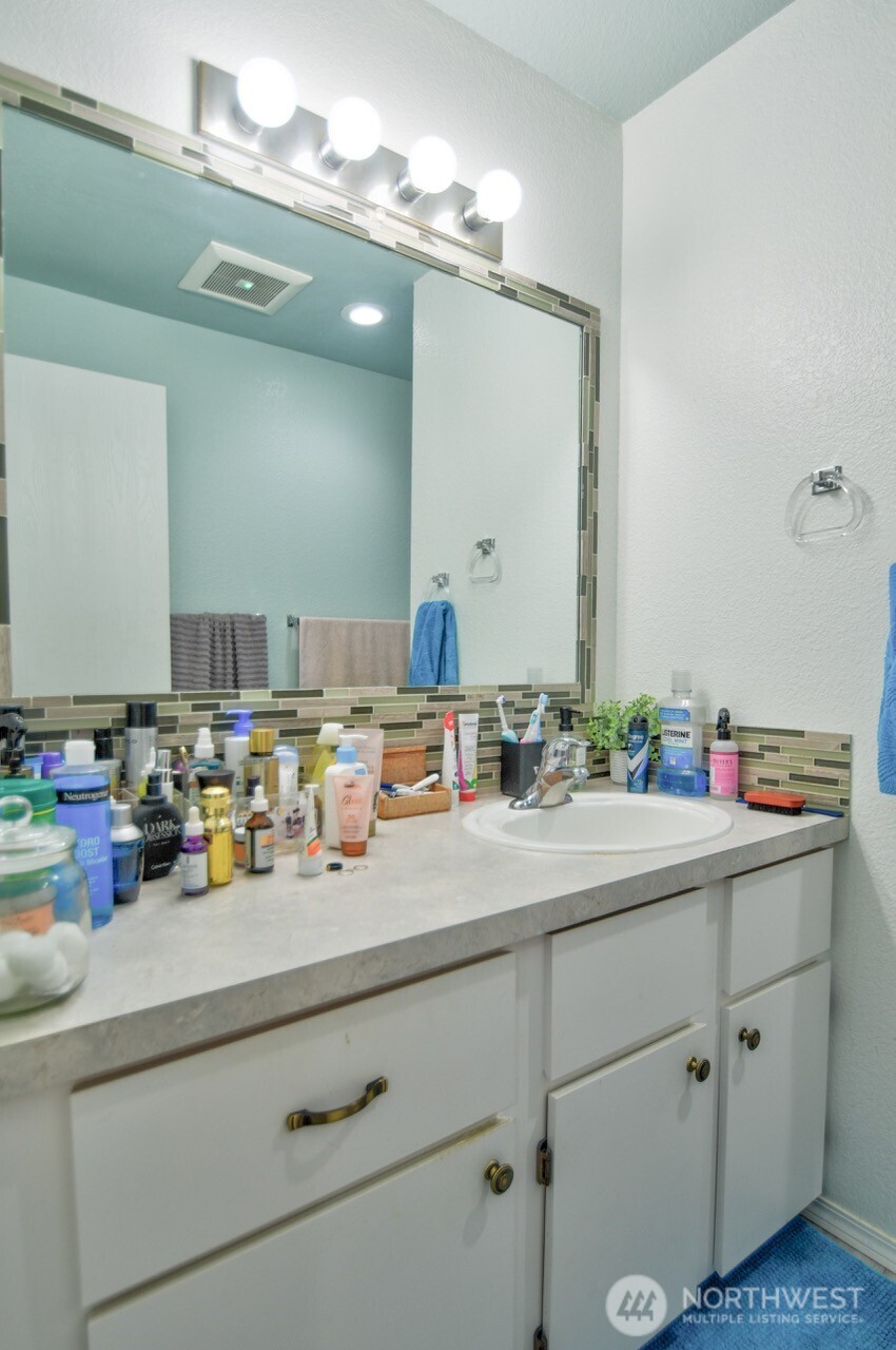 1103 Creekwood Court SE, Olympia, WA 98501