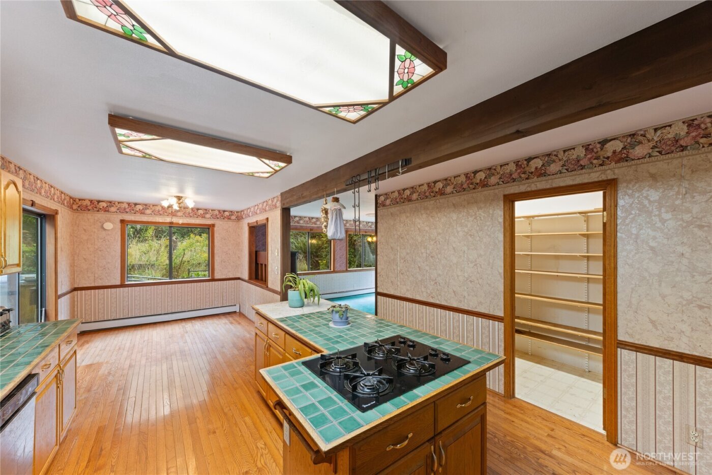 671 Edmonds Road , Coupeville, WA 98239-3924