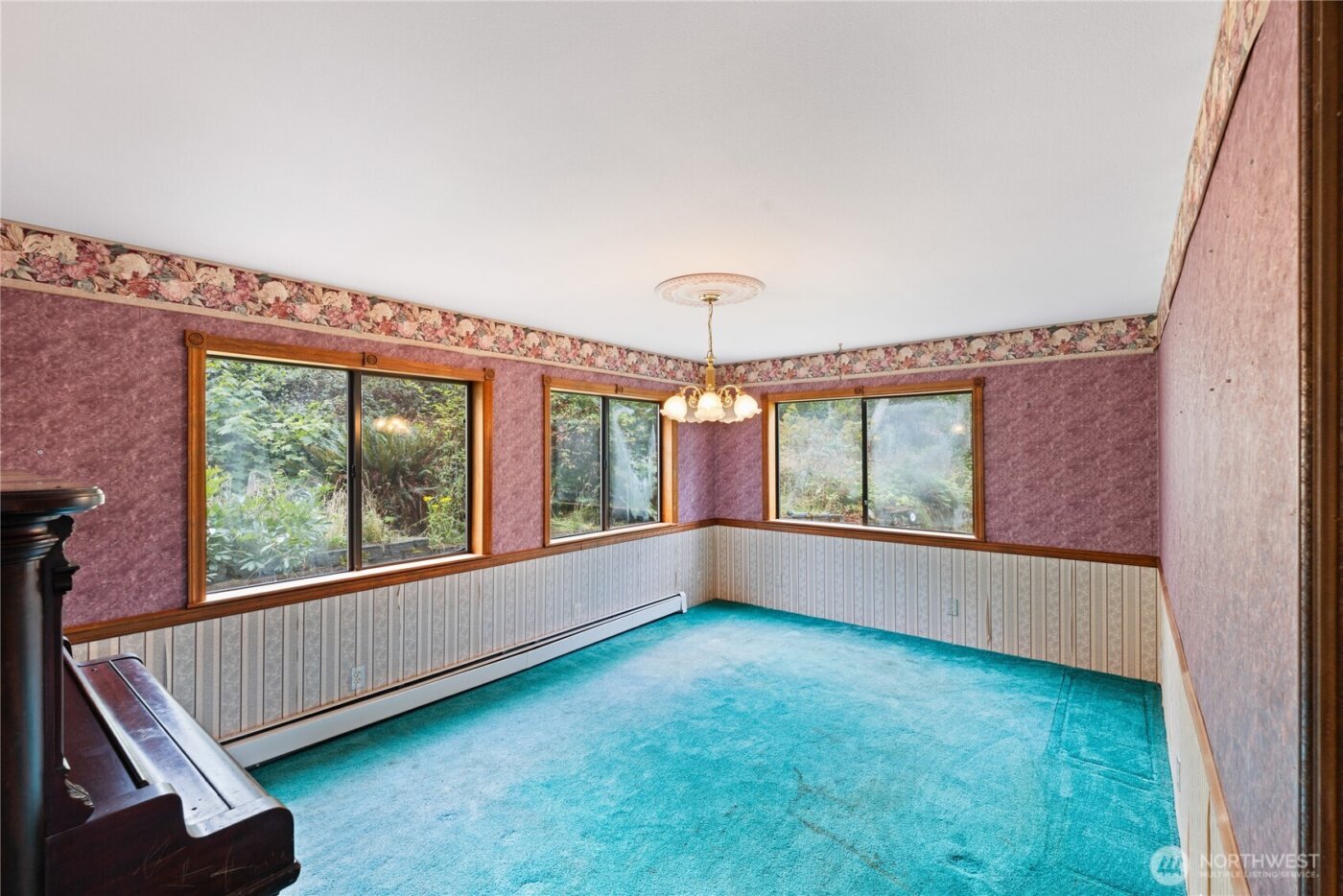 671 Edmonds Road , Coupeville, WA 98239-3924