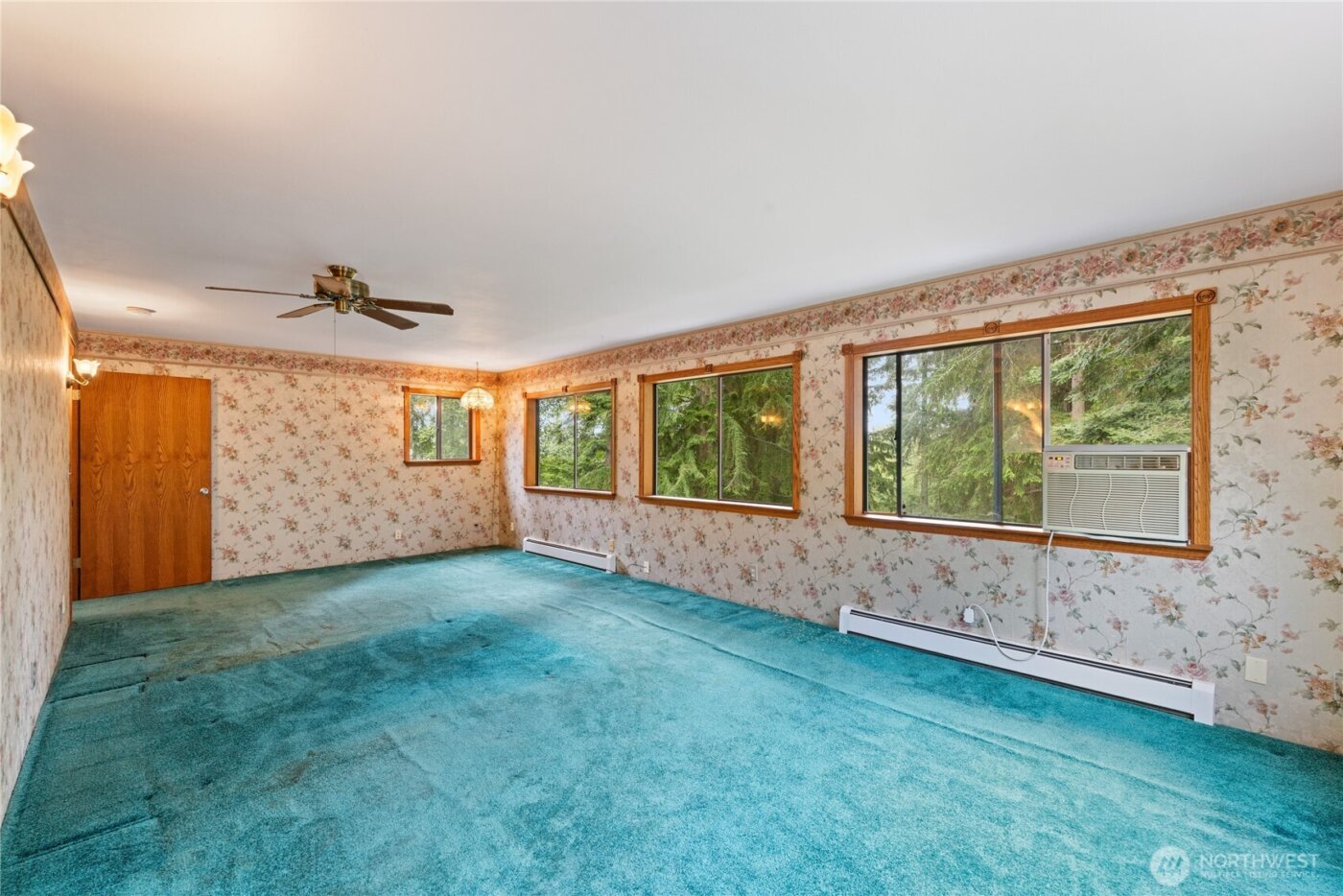 671 Edmonds Road , Coupeville, WA 98239-3924