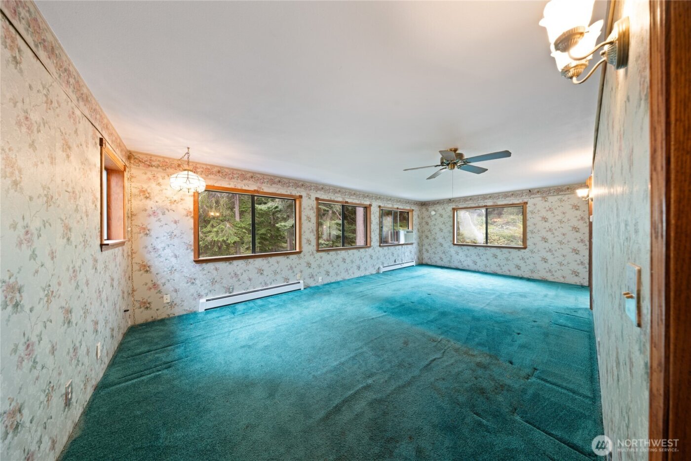 671 Edmonds Road , Coupeville, WA 98239-3924