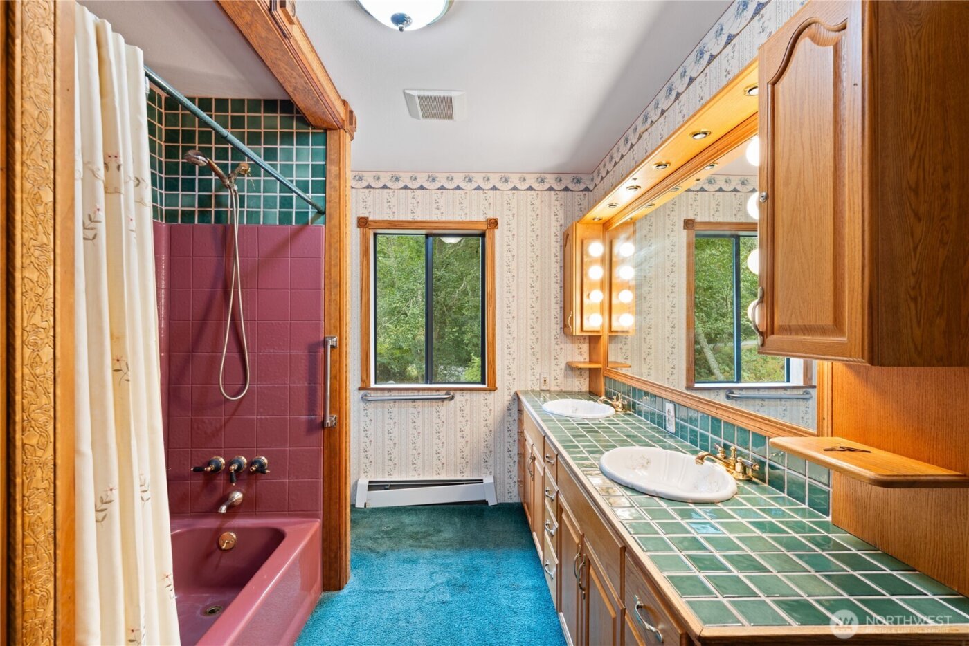 671 Edmonds Road , Coupeville, WA 98239-3924