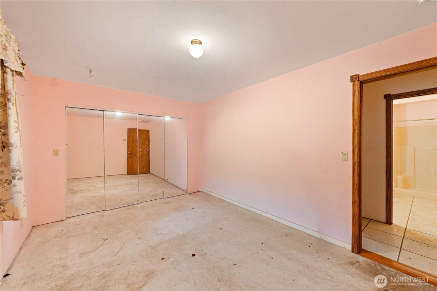 671 Edmonds Road , Coupeville, WA 98239-3924