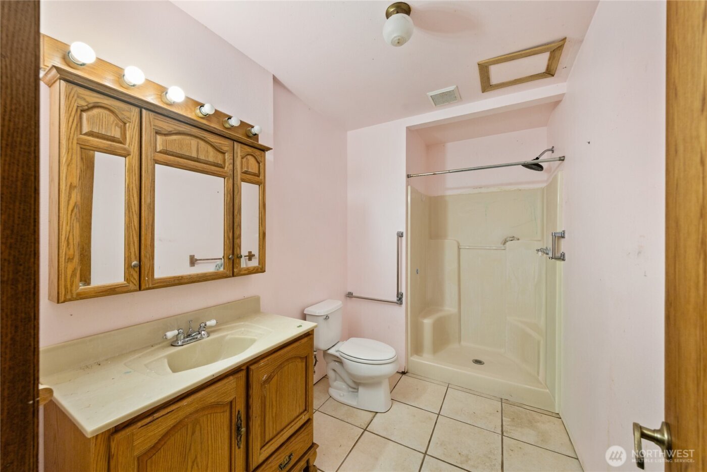 671 Edmonds Road , Coupeville, WA 98239-3924