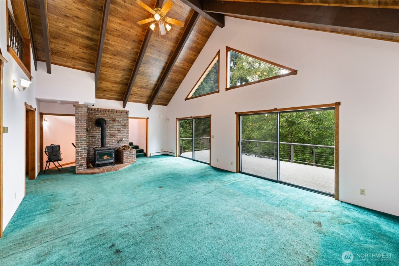 671 Edmonds Road , Coupeville, WA 98239-3924