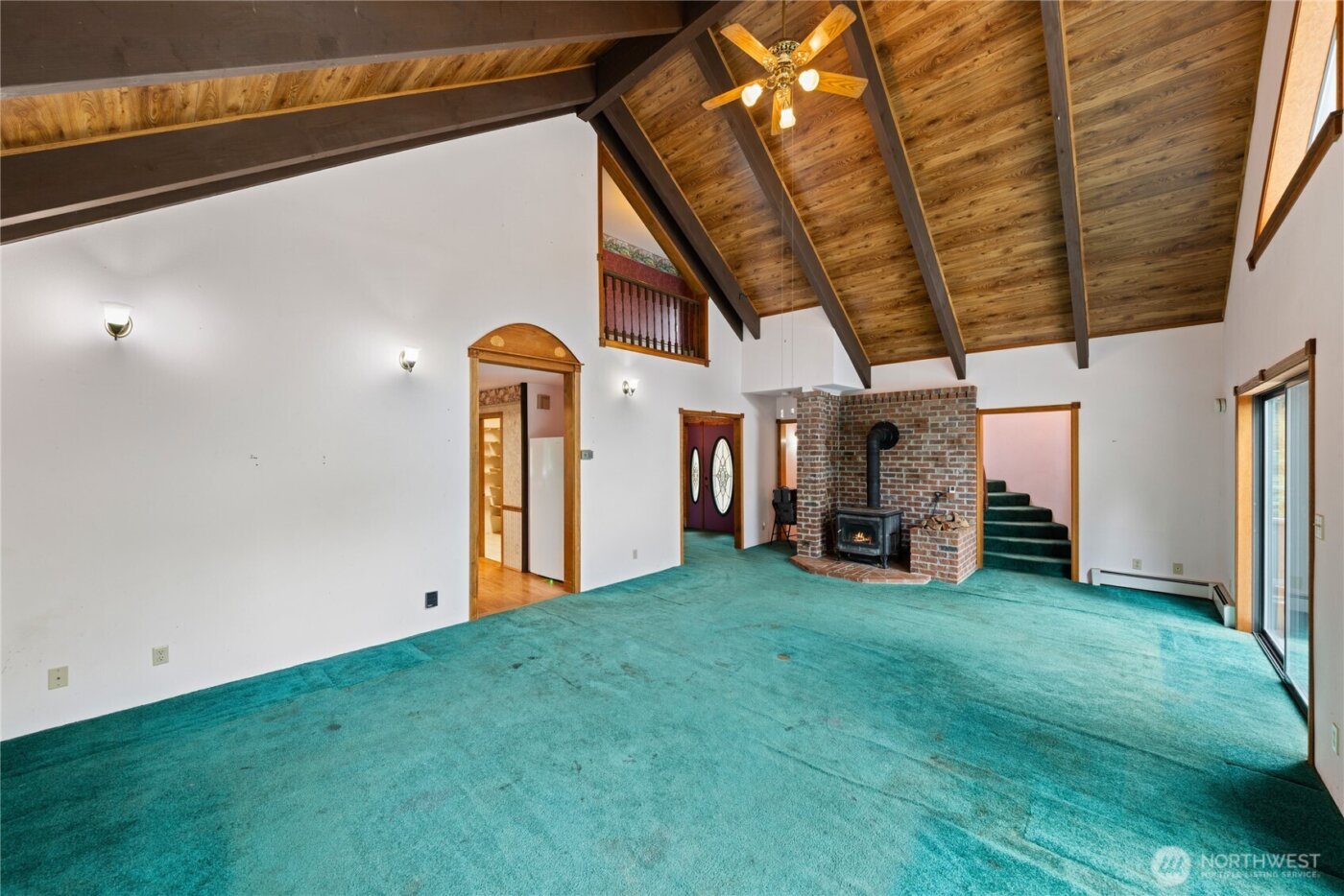 671 Edmonds Road , Coupeville, WA 98239-3924