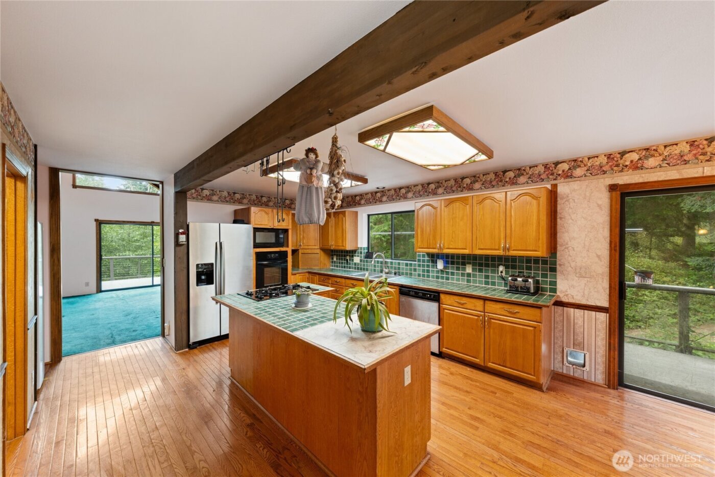 671 Edmonds Road , Coupeville, WA 98239-3924