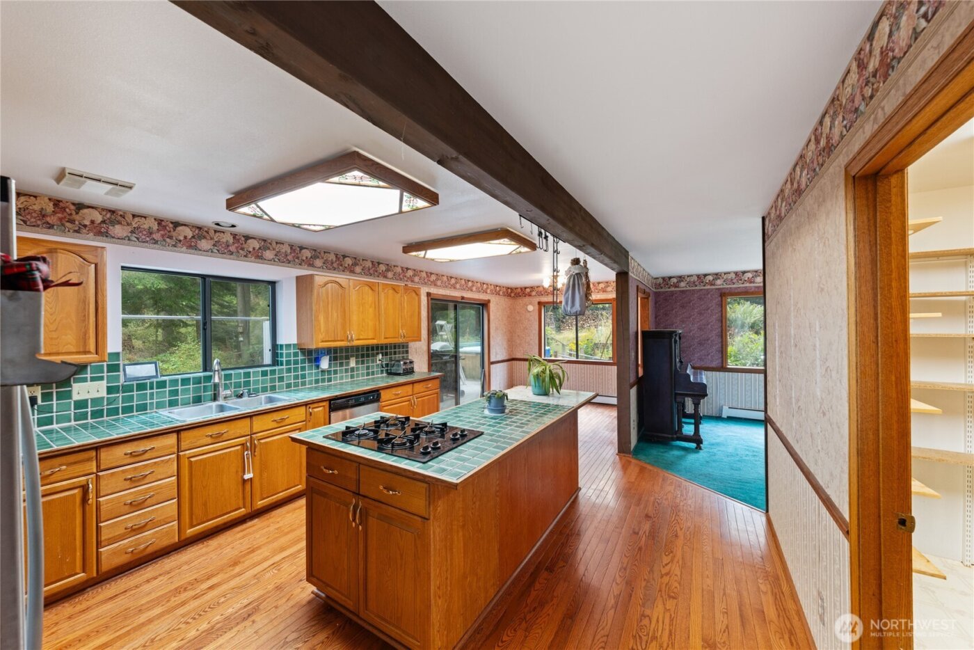 671 Edmonds Road , Coupeville, WA 98239-3924