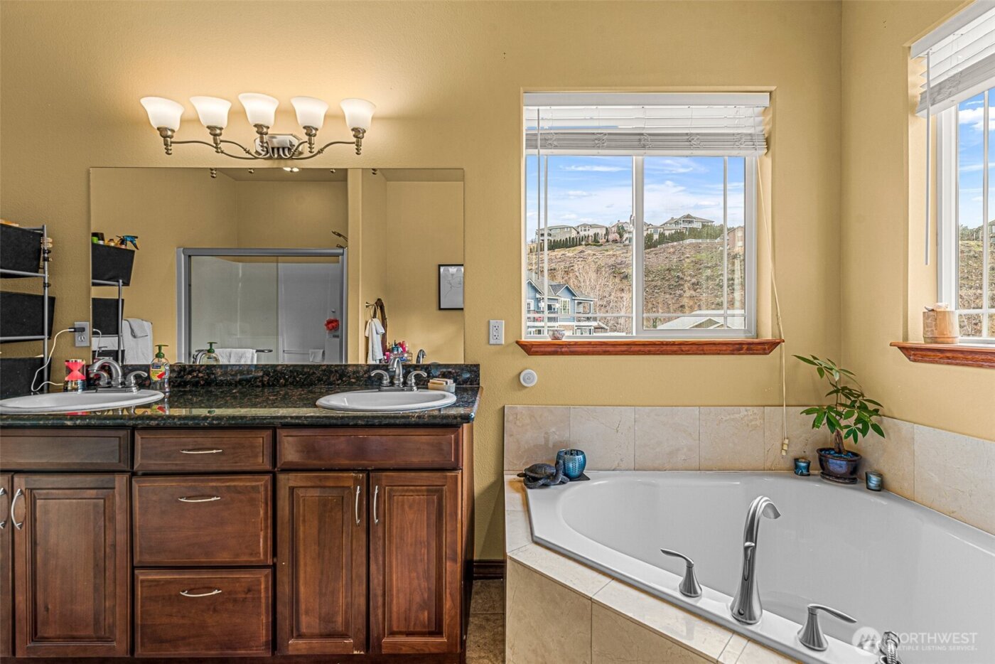 713 19th Street NE, East Wenatchee, WA 98802